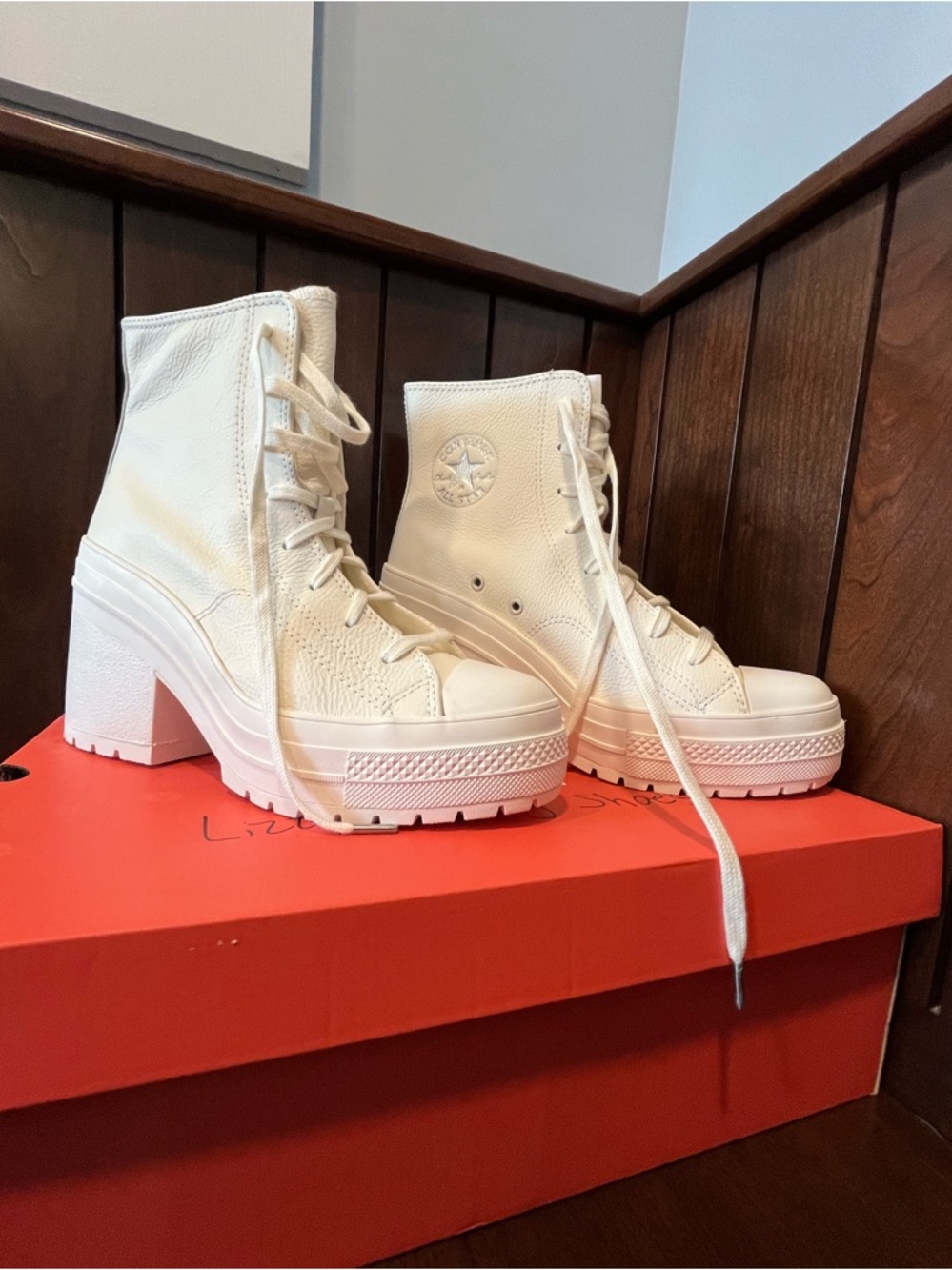 Converse Chuck Taylor De Luxe Heeled
Size 10 Women’s